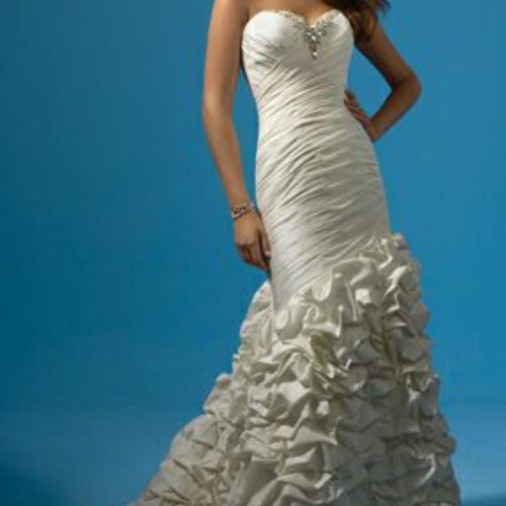 Alfred Angelos Elegant Wedding Dress